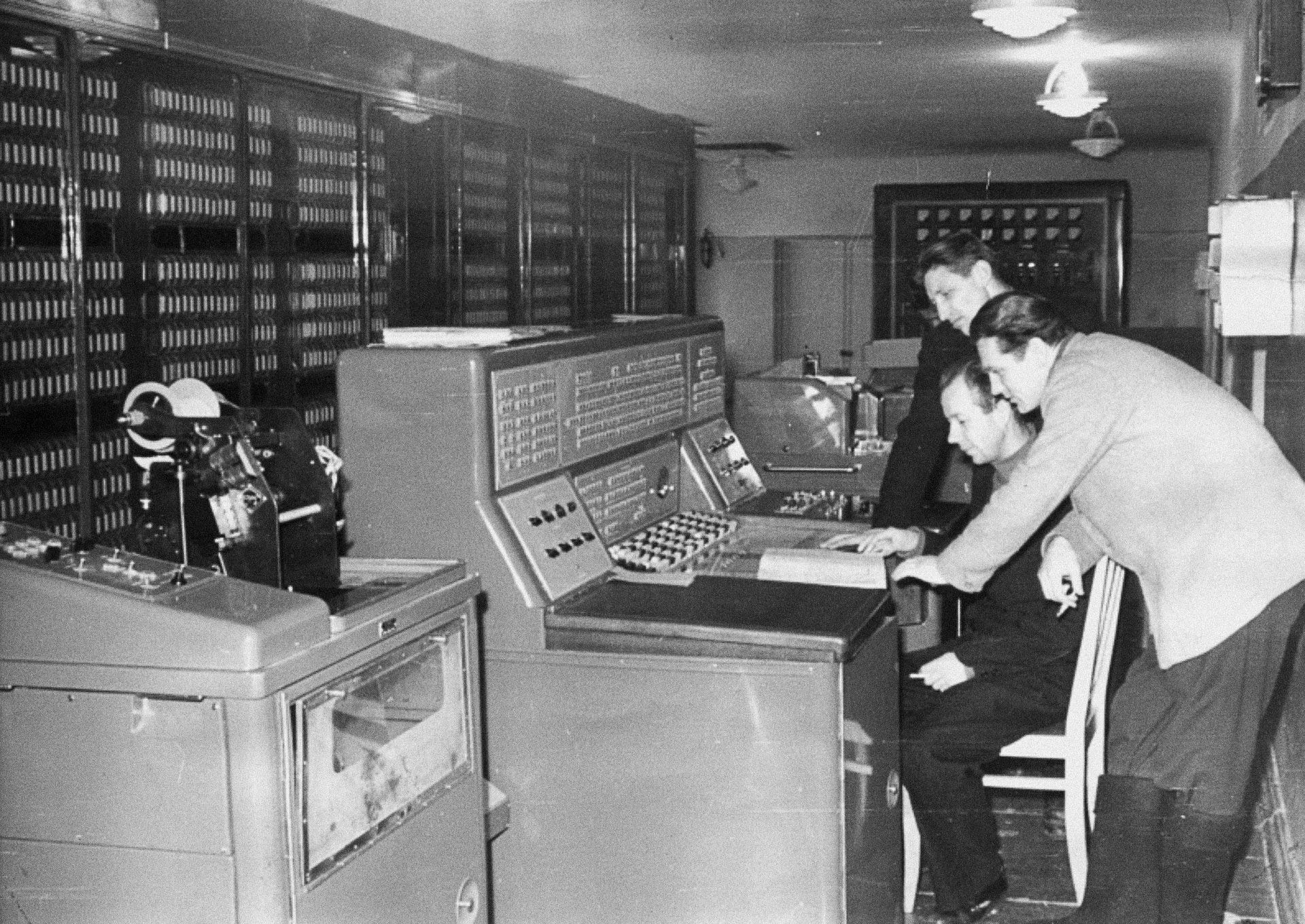 Станция первого поколения. М-20 (электронно-вычислительная машина). ЭВМ М-20 Лебедева. М-1 (электронно-вычислительная машина).